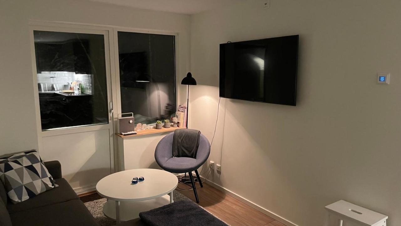 Ferienwohnung Areskutans Laegenhet Med Laddning Foer Bil 22Kw Husa Exterior foto