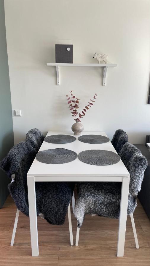 Ferienwohnung Areskutans Laegenhet Med Laddning Foer Bil 22Kw Husa Exterior foto